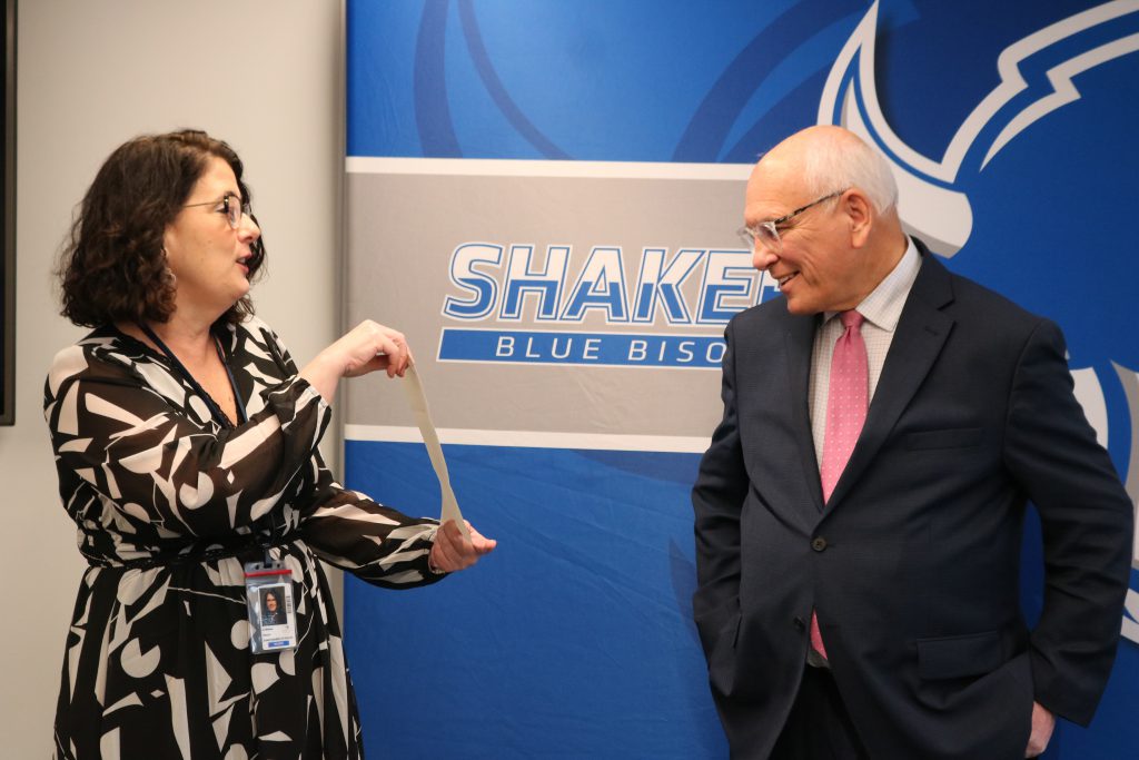 An image of Superintendent Kathleen Skeals showing Congressman Paul Tonko a letter.